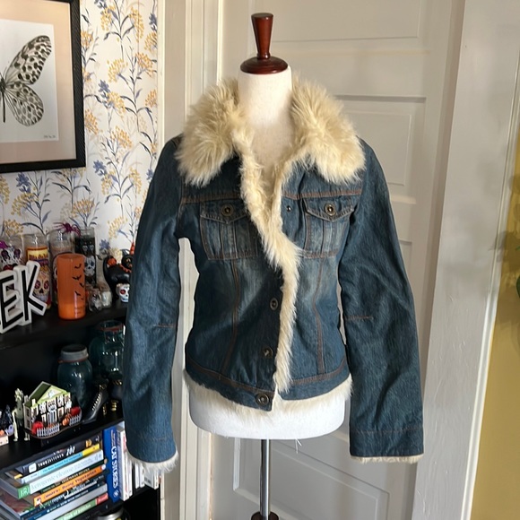 Jackets & Blazers - No Tag Y2K Denim Jacket with Faux Fur Trim